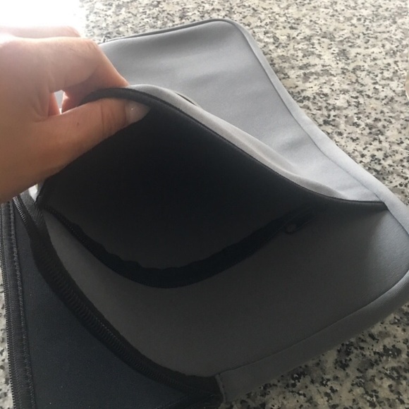 Lap top sleeve 💥⚡️4 for$25💥⚡️ - Picture 2 of 5